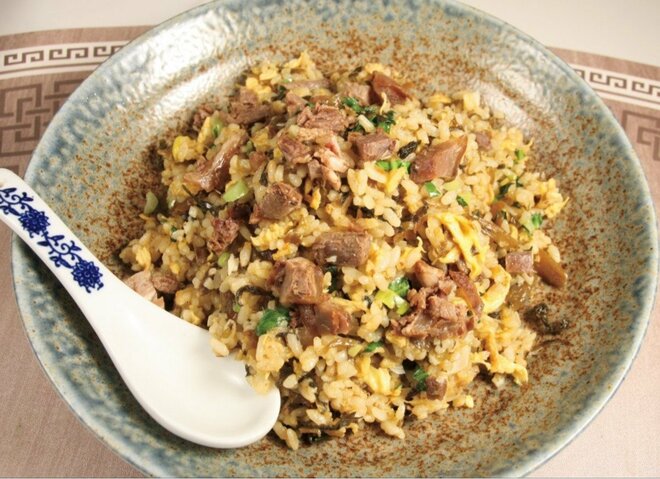 牛肉高菜炒飯(牛肉と高菜のガーリック炒飯)