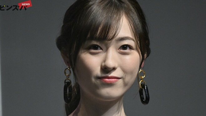 福原遥、映画『正直不動産』舞台挨拶でのヘルシーボディラインのドレス姿に「オトナの魅力」反響　大河『べらぼう』での艶やか花魁役でも魅了の画像