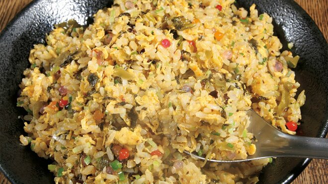 農家育ちのシェフが自ら栽培した米で作る“海藻入りの潮州炒飯”　大阪・肥後橋の“食べて健康” な一皿の画像