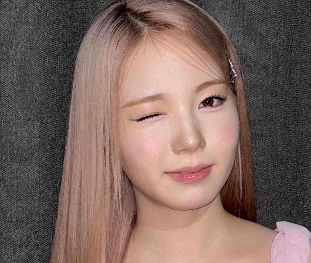 NiziU アヤカ もう沼らすのやめてよ」NiziUアヤカ、グレーヘアイメチェン姿の激変