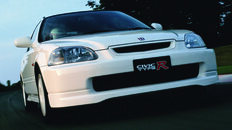 ホンダ「初代シビックタイプR」（1997年）高回転指向のエンジン＆優れた走行安定性で峠道の熱い走りを満喫《国産名車クロニクル》