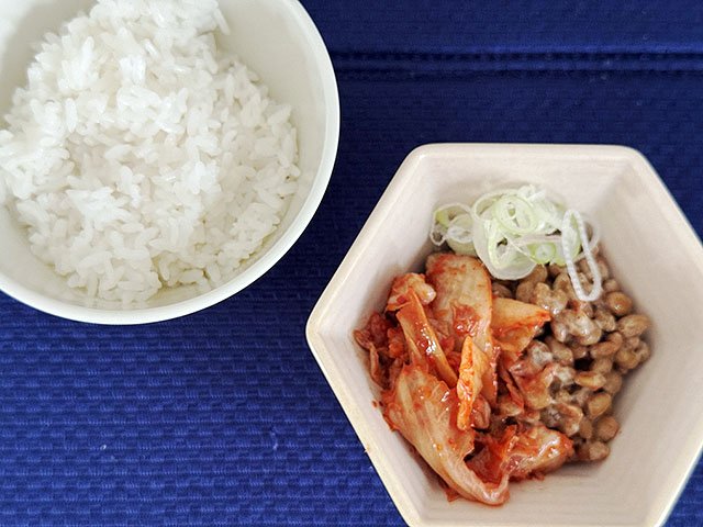 キムチの食感と辛み成分もいいアクセントに ※撮影／ピンズバ編集部