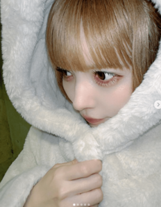 「アラフォーの鏡」益若つばさ“チャイナ風お団子付きツインテール”の自撮りショットに「めっさ眼福の一言」「永久の可愛さ」の声！