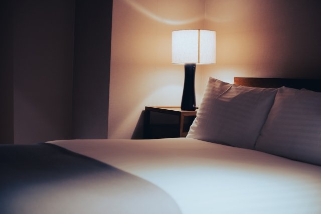 瞑想よりも効果的な方法とは？10～30代男女が「どうしても眠れない夜にやること」【トップ3】の画像