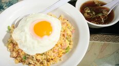 【東京・下北沢】老舗・中国料理店で味わう“什錦炒飯”　創業1988年「新雪園」の爽やかな一皿