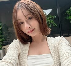 “10キロ減”告白の宮崎麗果、赤髪＆ペタンコお腹のぞくほっそりTシャツ姿に「お痩せになって」「スタイルが異次元」驚き