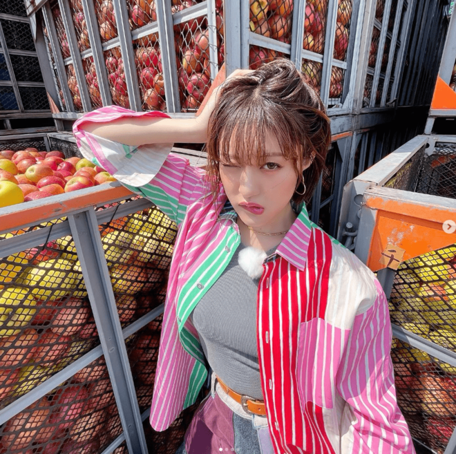 「脚長〜」王林、へそ出しに大胆スリット！スタイル抜群「10変化コーデ」披露の画像