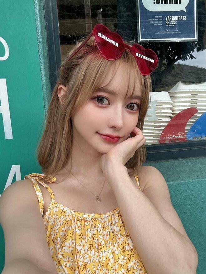 チャンネル登録者数174万人YouTuber・ヘラヘラ三銃士・まりな、“事故レベル”の整形ダウンタイム姿公開「顔が崩壊しそうで怖い」の画像