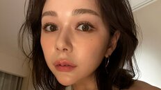 村重杏奈は“白ピタT”、Koki,は“総レース”　大胆な肌見せファッションに「攻撃力高すぎ」「下着同然」と賛否