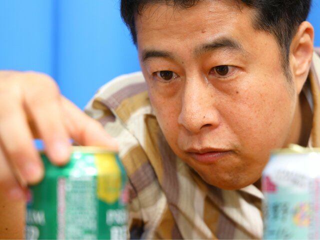 デザインに不満をぼやくウエストランド井口