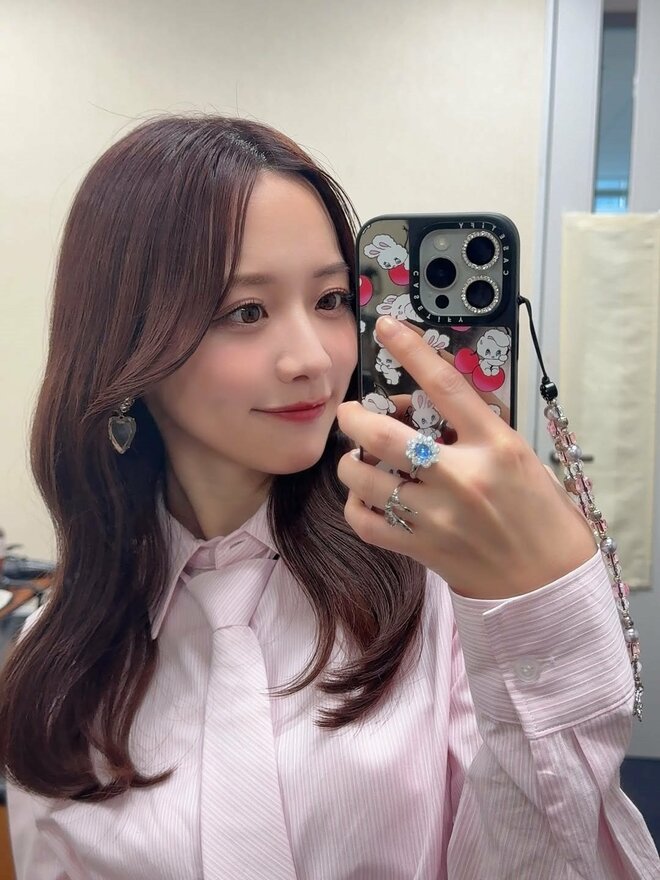 「腹立つけどクソ可愛い」森香澄、あざとさ満点“太もも露わな布団くるまりショット”が破壊力大の画像