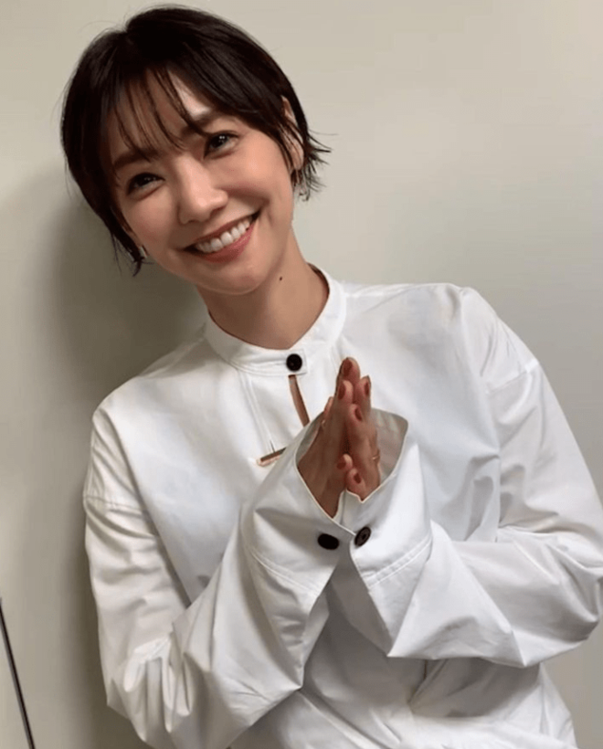 「その組み合わせなんやねん」倉科カナ、レアな日本髪＆浴衣姿でカレーを堪能する謎ショットに反響！「町娘可愛い」「わんぱくなトッピングですね」の画像