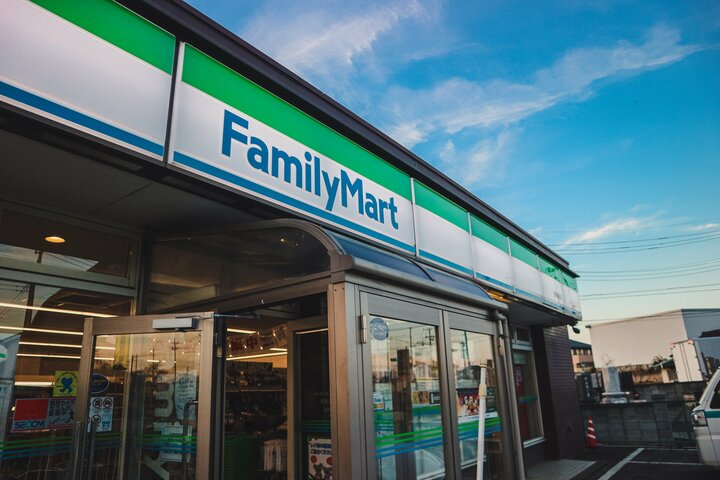 「ストロング系飲料」が終焉の中…沖縄県内のみのファミマで並ぶ“アルコール12度超飲料”が人気のワケ 