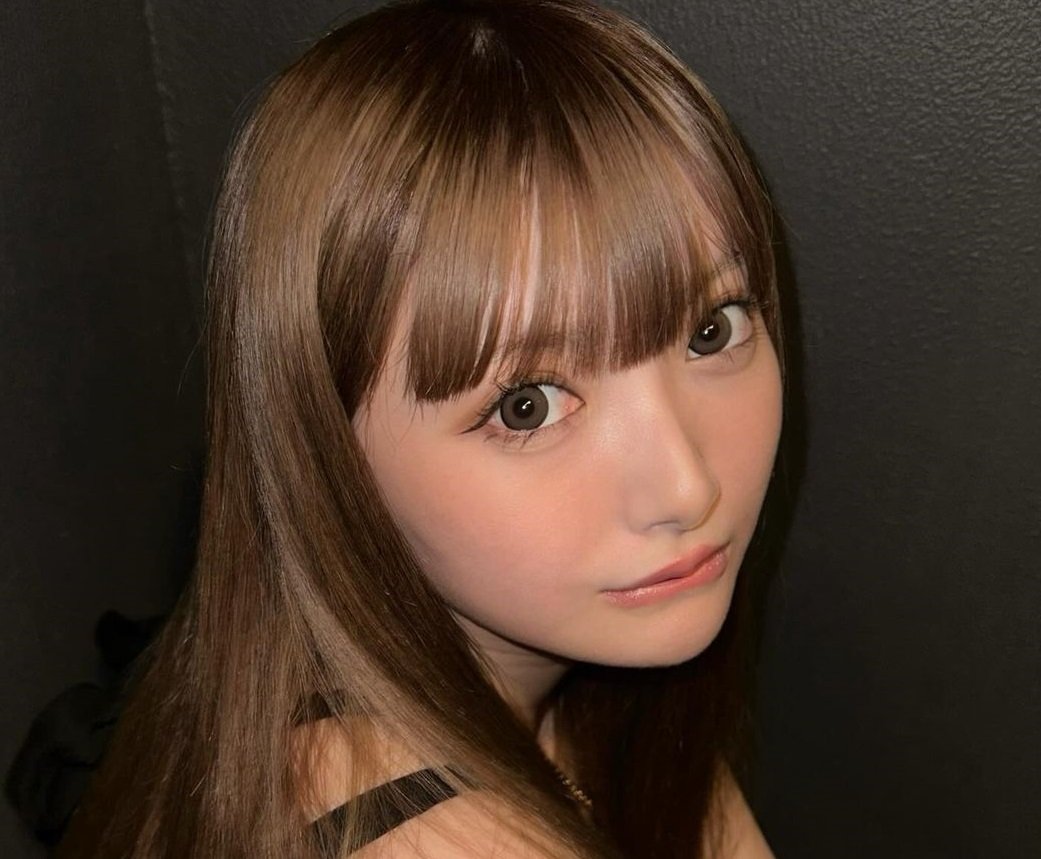 安斉かれん　顔 可愛い過ぎてやばいな」“あゆ役”でブレイクの安斉かれん、海の家ショットで“セーラームーンふうタトゥー”披露｜概要｜ニュース｜ピンズバNEWS