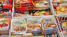 酒のツマミは食べ切りサイズの「コンビニPB冷凍食品」が狙い目　秋の晩酌図鑑2026【後編】