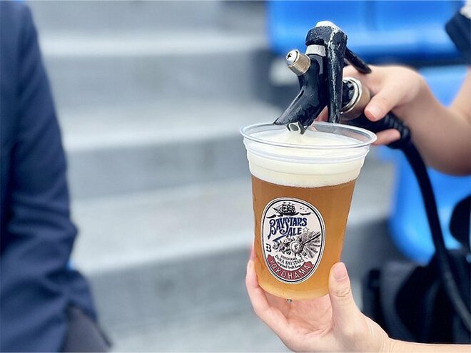「物を粗末に」「酷すぎ」横浜スタジアムで売り子からビール購入→即捨ての動画が物議…DeNA広報は「認識しております」の画像