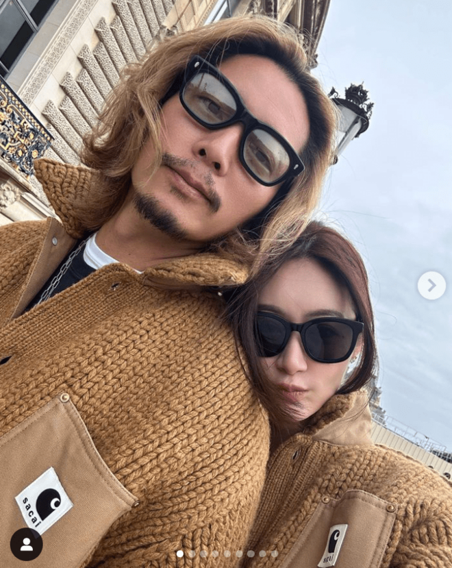 「映画のワンシーンみたい」黒木啓司＆宮崎麗果、夫婦愛あふれる密着ハグショットに「ベストカップルですよね」の声！の画像