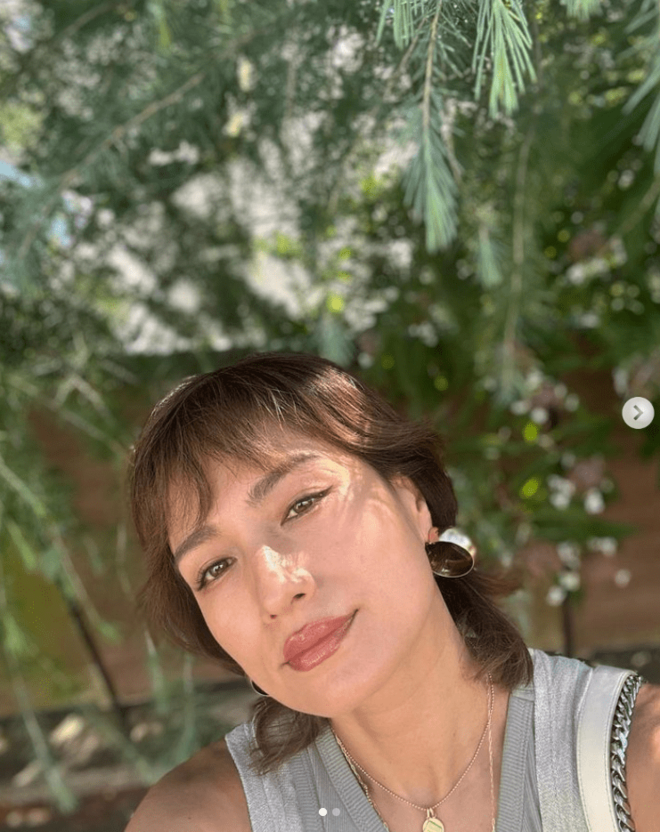 佐田真由美46歳“ジャージにトップスイン”の逆立ちショットの本気度がすごい！の画像