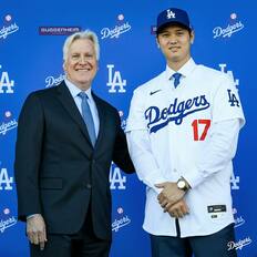 大谷翔平「1000億円超」ドジャース入り記者会見も…“大盛り上がり”の日本とアメリカの超温度差！「NYではユニフォームは山積み」“意外と人気ナシ”の理由