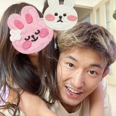 「よっちゃん大きくなりましたね」あびる優の元夫・才賀紀左衛門、娘との笑顔弾ける2ショで誕生日を報告