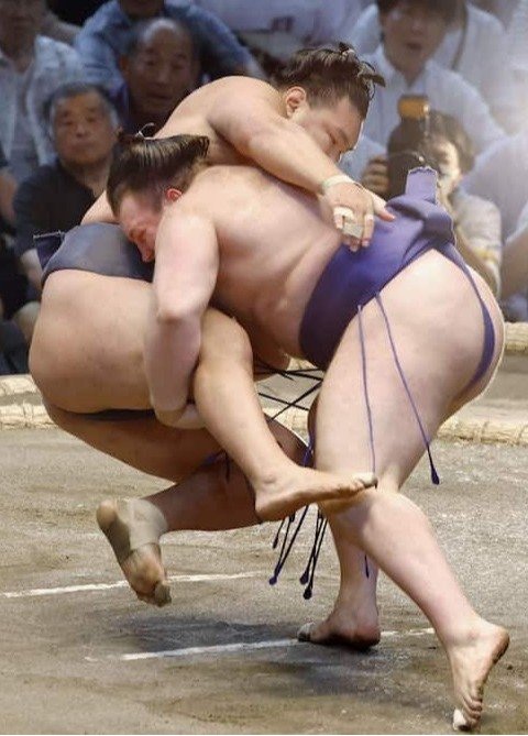 渡し込みで豊昇龍を破った安青錦