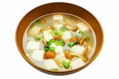 “家庭の味”お揚げ、なめこ超えのスターは？10～30代男女が「好きな味噌汁の具」【トップ4】