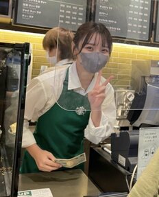 「目のやり場に困る」元スタバ店員・22歳女優の“ガラ空き”ドレス姿に騒然…「ミス日本」選出の経験も