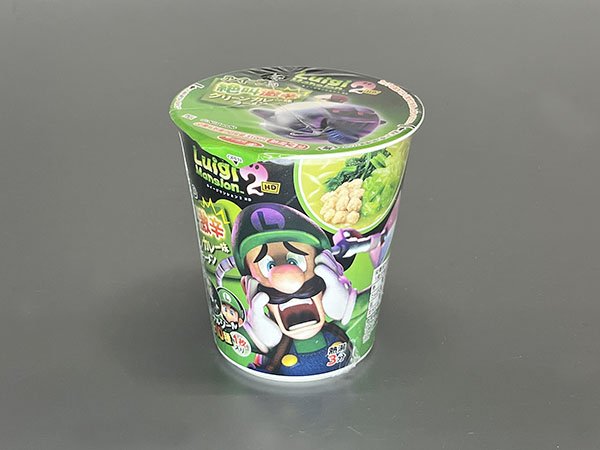 ファミリーマート限定の『サッポロ一番 ルイージの絶叫激辛グリーンカレー味ラーメン』 ※撮影／ピンズバ編集部