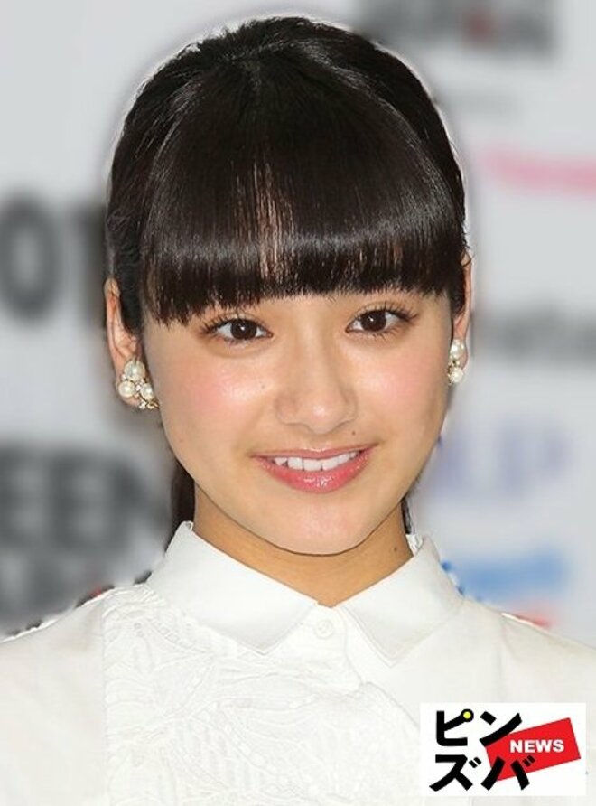 「何しても可愛い」金髪に印象激変の平祐奈、妖艶な美脚チラ見せスリットワンピ姿に「スタイル抜群」の声の画像