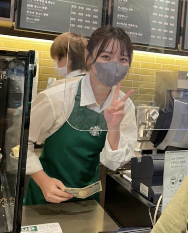 「目のやり場に困る」元スタバ店員・22歳女優の“ガラ空き”ドレス姿に騒然…「ミス日本」選出の経験もの画像