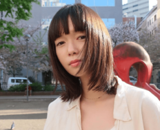 「背中が凄いことになってる」佐藤栞里“オトナの肌見せ”ショットで印象激変！「もう絵画ですやん」「ジョジョっぽい！」