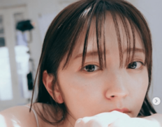 「ウエディングフォトみたい」サッカー日本代表・田中碧と交際中の鈴木愛理、ふわふわ純白ドレス姿でファン魅了！「お姫様みたい」「めちゃくちゃ美」