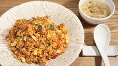 自家製無添加調味料の味わいが生きる“回鍋肉チャーハン”　東京・豪徳寺の「健康美」な一皿