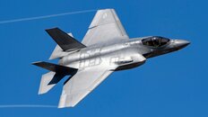 【世界の軍隊  “超”装備図鑑】戦闘機　F-35C（アメリカ）編　軍事フォトジャーナリストが解説