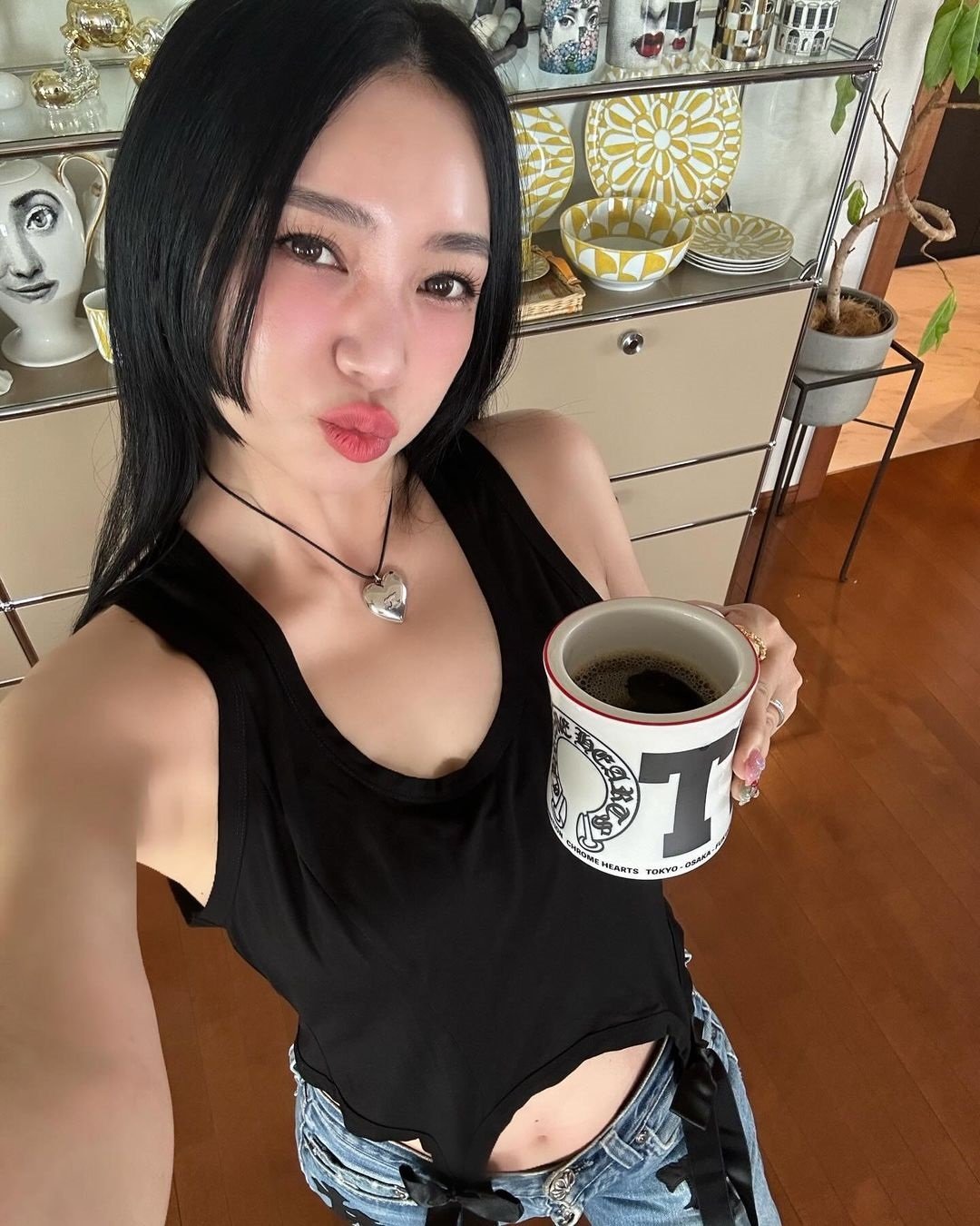 美しすぎる42歳」三代目ELLYの元パートナーMEGBABY、“不老美貌”が沸騰