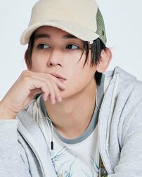 WEST.小瀧望、“ハンターハンターふう”デコ出し近未来コーデでイメージ激変「山田涼介に似てる」の声も