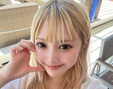 “あゆ役”でブレイクの安斉かれん、ド派手ピンクドレスで“ドキンちゃんタトゥー”を披露「めっちゃ可愛い〜」