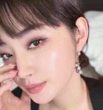 「傷がある…」登録者数34万人超え「散財系美女YouTuber」、“絶対に右側を向かない”理由明かす