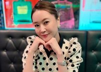 「なんて綺麗な膝小僧」観月ありさ47歳、ミニ丈ボトムのスラリ脚ショットがまぶしい「脚細っ＆脚長っ」