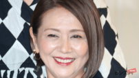 小泉今日子、シースルーな大胆“お腹見せ”ステージ衣装コーデに驚きの声「これで60歳とは素晴らしい」