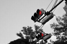 最悪“人身事故”になりそうな信号無視より怖いのは、10～30代男女が「ヒヤッとした自転車の乱暴運転」【第4位以下】