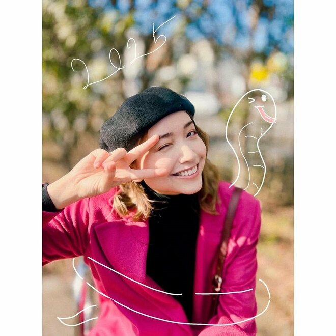 「可愛すぎる」「うっとり」柳楽優弥の美人妻、沖縄の海を背にした満面スマイルに反響「心が洗われます」の画像