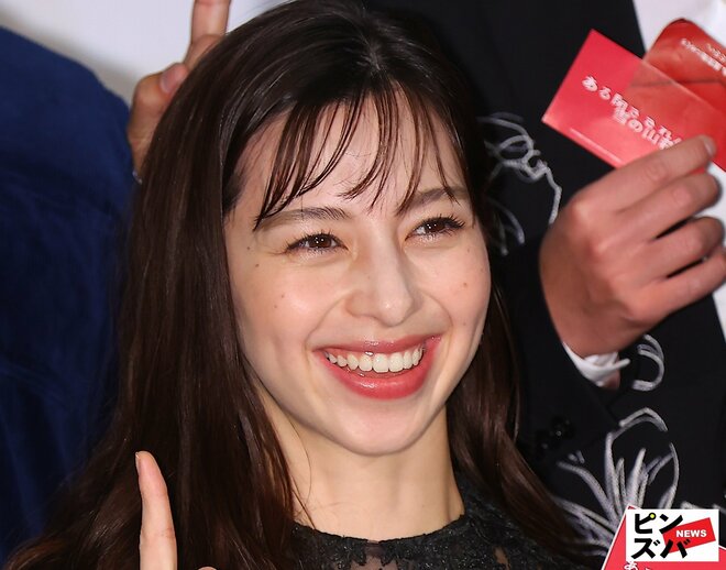 「衝撃の美しさ」中条あやみ、VIVANT超え間近『じゃあつく』真っ赤なオフショが沸騰「美唇に美鎖骨」の画像