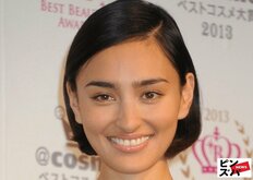 「絵みたいですね」長谷川潤、まるでリゾートホテルな広々自宅リビング公開 「もののけ姫のシシ神に出会うシーンみたい」の声も