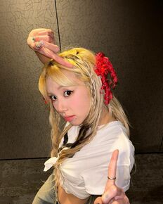 TWICEチェヨンが｢日本のアニメTシャツ｣でワールドツアーへ出発！爆イケ私服に｢想像の斜め上すぎ｣と注目の嵐!!