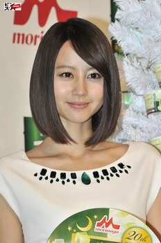 堀北真希「芸能界引退から6年」――髪色ド派手「白い金色→ピンク」の裏事情！清純派黒髪から大変身の深いワケ