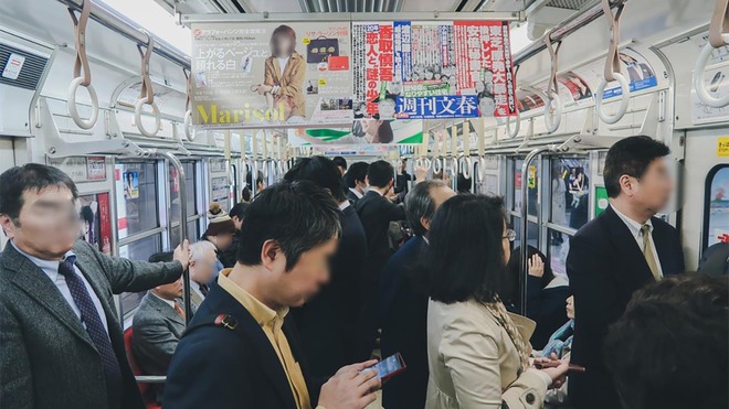 そりゃ中吊りもなくなるわ…大手私鉄が終了を発表も電車内の紙広告が完全消滅しない理由の画像