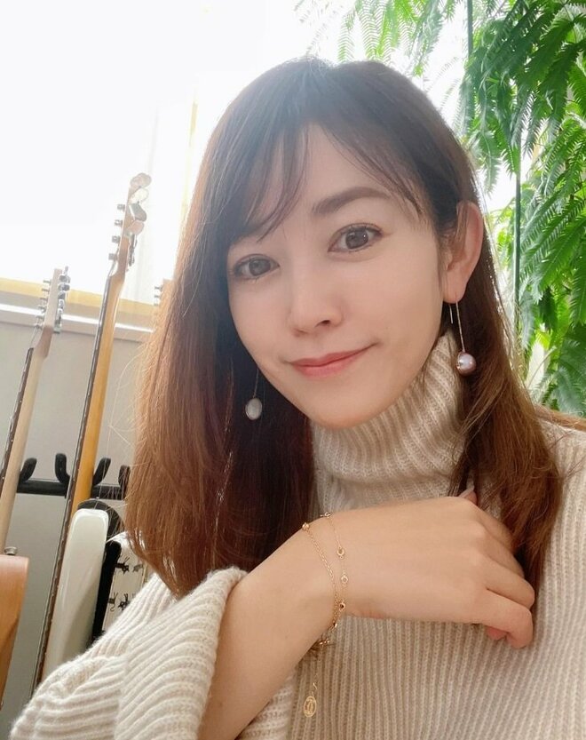 「これで49歳は反則」“国民的美少女”細川直美、年齢不変姿が衝撃！『ぽかぽか』登場に「震えるくらい変わらない美貌」の画像