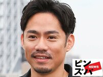 「もうカップルモデルですよ」“かなだい”村元哉中＆高橋大輔、妖艶バックハグ姿に「ドキドキします」の声！