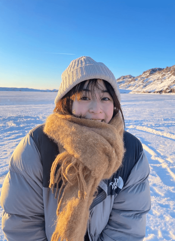 「やめて、気絶してまう」森七菜、“黒ぶちメガネ＆ヘッドホン姿”の彼女感あふれる自然体ショットにキュン死するファン続出！「銀河一可愛いです」の画像